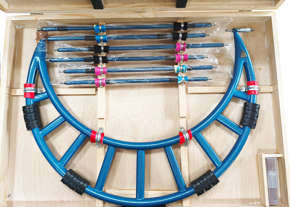 600-750mm Wide Range Outside Micrometer with Interchangeable Anvils